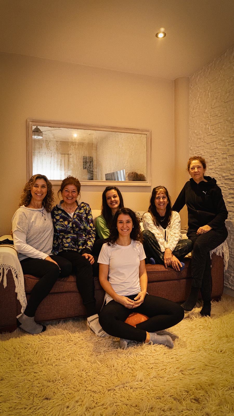 Participantes del programa junto a Tatiana